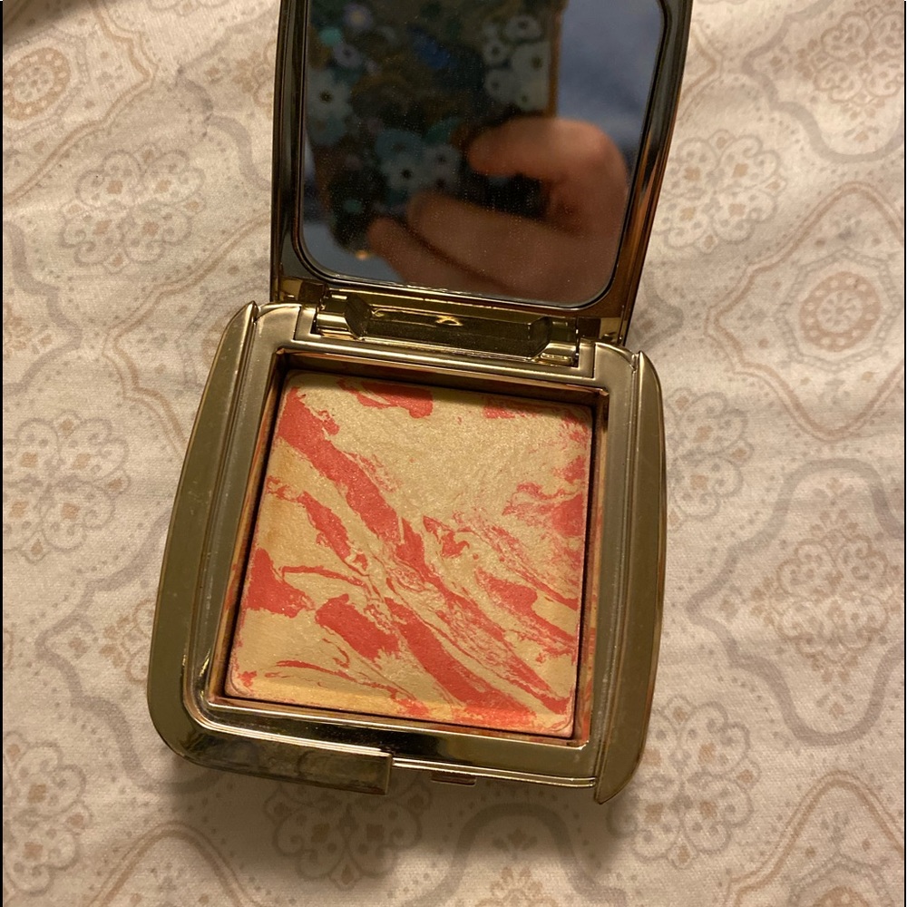 Hourglass Diffused Heat